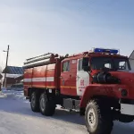 Несколько пожарных расчетов подъехали к складу Самоката в Барнауле