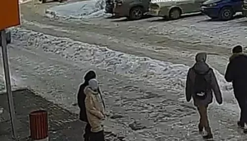 Соцсети: в Барнауле обнаружили труп в уличном туалете
