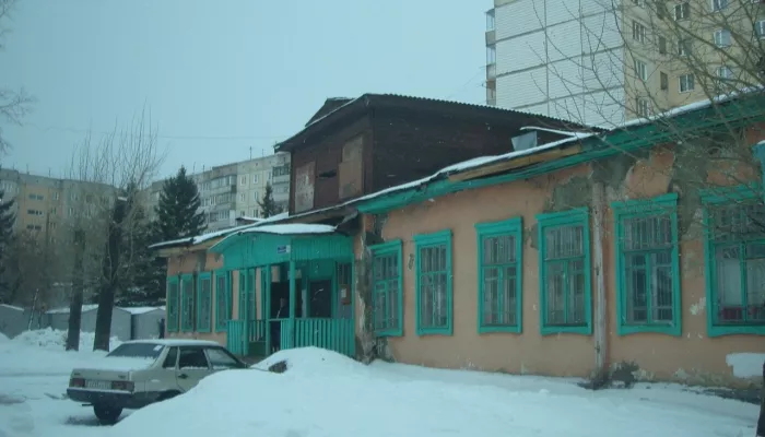 В Барнауле снесли 100-летнее здание, которое основало район Докучаево