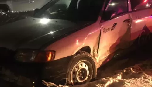 В Бийске водитель такси устроил серьезное ДТП с пострадавшими