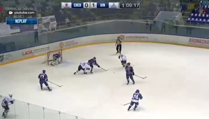 Хоккеисты Динамо-Алтай вырвали победу на последних секундах матча