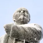 Белки и заиндевевший Ленин. Как выглядит зимний Барнаул