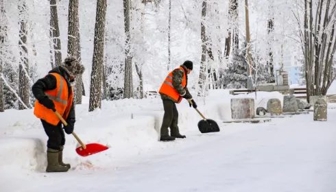 В мэрии Барнаула обсудили, как будут очищать город от снега и наледи