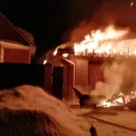 Взрыв газового баллона произошел в горящем доме под Барнаулом