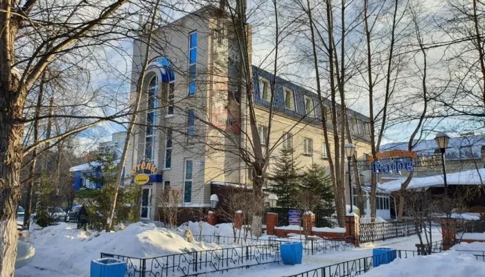 В Барнауле гостиницу рядом с кафе в У фонтана продают за 55 млн рублей