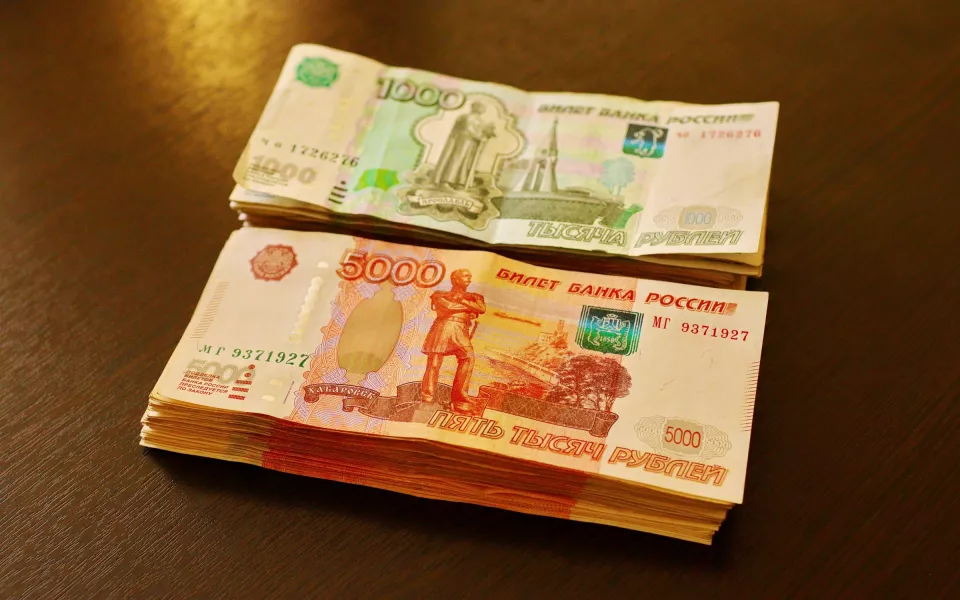 Кому в Барнауле предлагают зарплату в четверть миллиона рублей