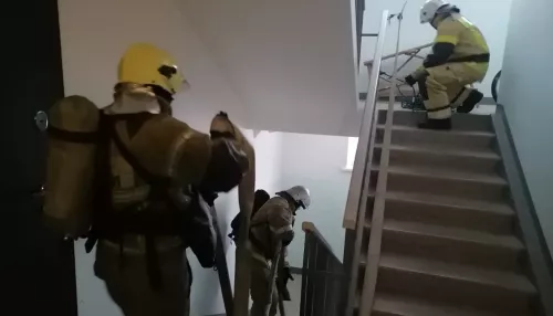При пожаре из девятиэтажного дома в Барнауле эвакуировали 30 человек