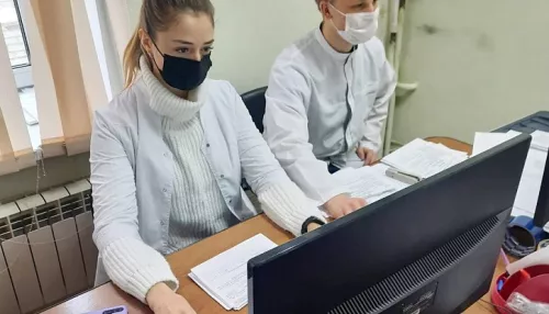 Более 1700 студентов-медиков в Алтайском крае привлекли на помощь врачам