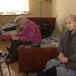 В Барнауле семья превратила квартиру в помойку с мухами, а жизнь соседей – в ад