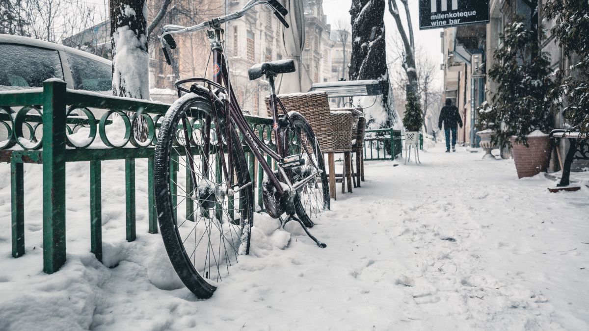 Зима. Велосипед. Снег
