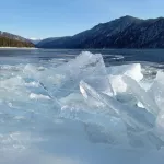 Невообразимое волшебство!: на Телецком озере засняли огромные блины льда