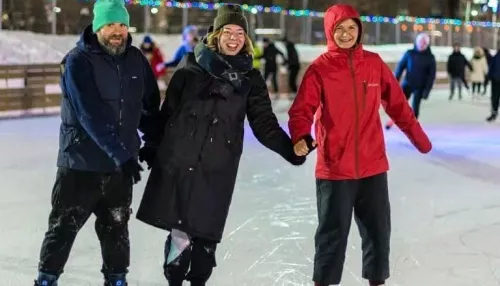 В Барнауле в выходные бесплатно учат кататься на коньках