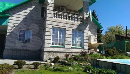 В Барнауле коттедж с зимним садом и бильярдной продают за 28 млн рублей