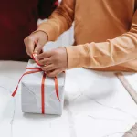 Что подарить на старый Новый год – 2023: идеи бюджетных и приятных подарков