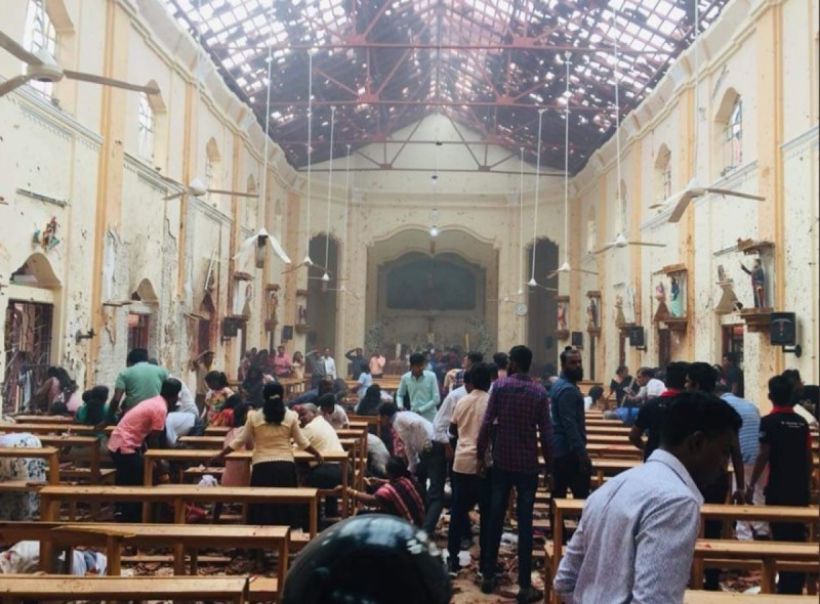  Фото:последствия взрывов на Шри-Ланке