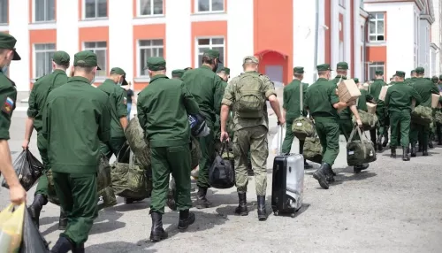 Российской армии могут разрешить брать на контракты выпускников школ