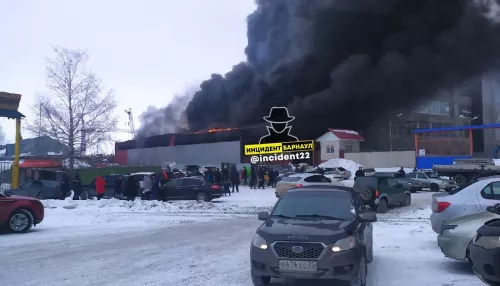 В Барнауле произошел крупный пожар в промзоне на улице Попова