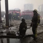 В Новоалтайске при пожаре у магазина стройматериалов погиб мужчина