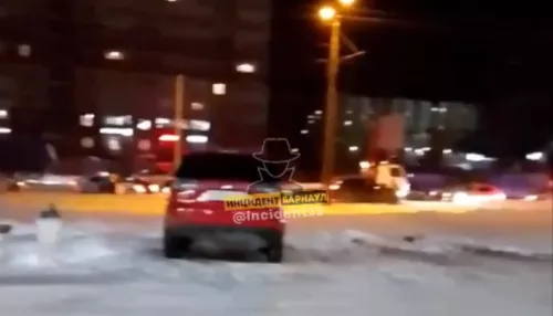 В Барнауле шесть машин ДПС гнались на лихачом на Audi