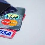 Mastercard и Visa приостановили оказание услуг в России
