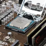 Производители AMD и Intel приостановили поставку процессоров в Россию