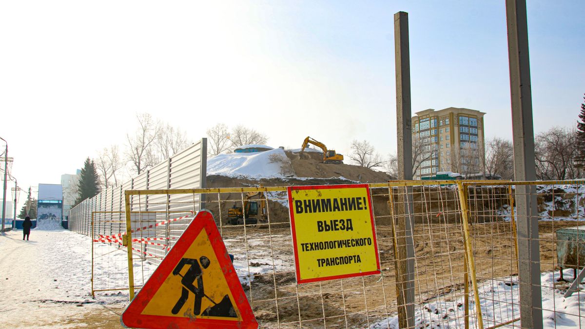 Демонтаж резервуаров на площади Сахарова. 