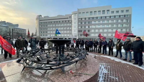 В Барнауле ветераны провели встречу в поддержку российских военных