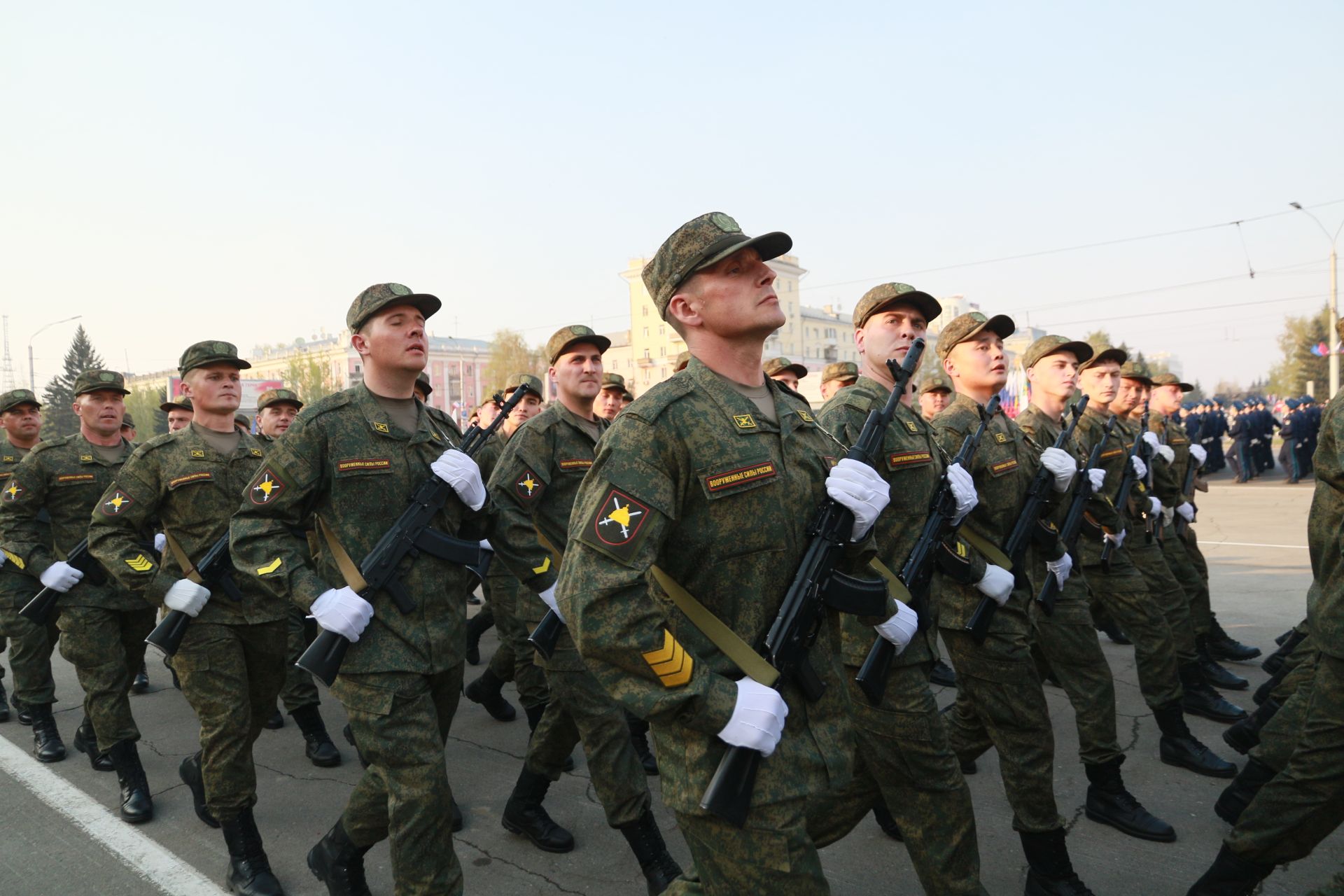 Три военных