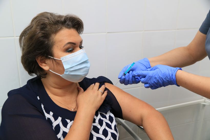 Ирина Переладова делает прививку от коронавируса Фото:Олег Укладов