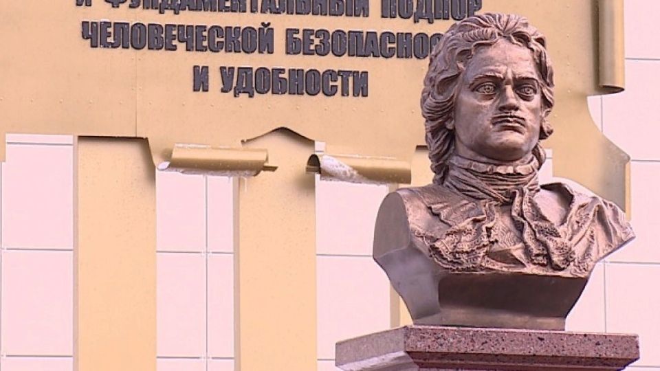 В Барнауле появился памятник Петру Первому