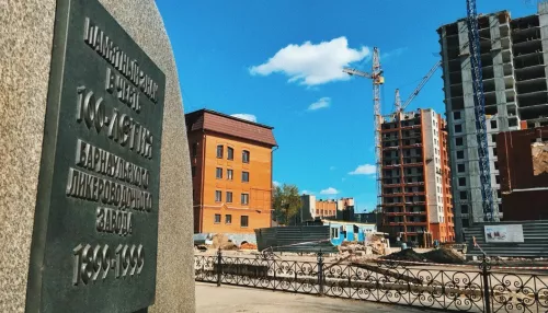 В Барнауле бесследно исчезла табличка с памятного знака ликеро-водочному заводу