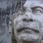 В Барнауле нашли памятник Иосифу Сталину, пролежавший в земле более полувека