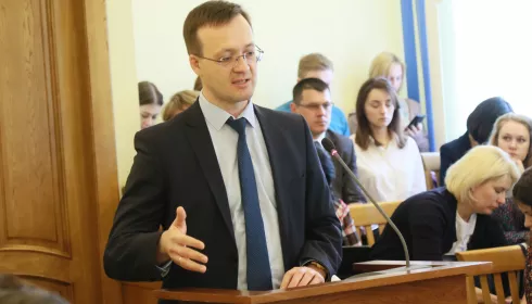 Война и мир. Какие министерства Алтайского края чаще всего оказываются в суде