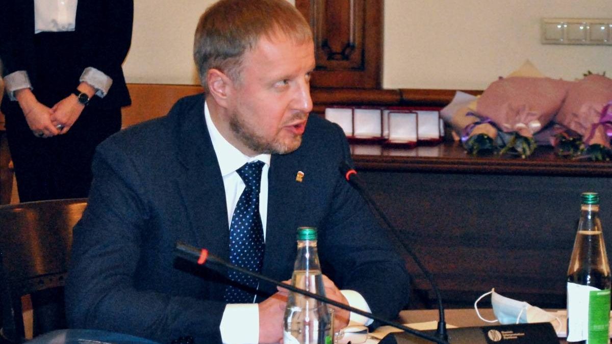 Виктор Томенко