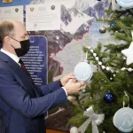 Смартфон, телевизор и спорткомплекс. Что подарит юным жителям республики Алтай губернатор Хорохордин