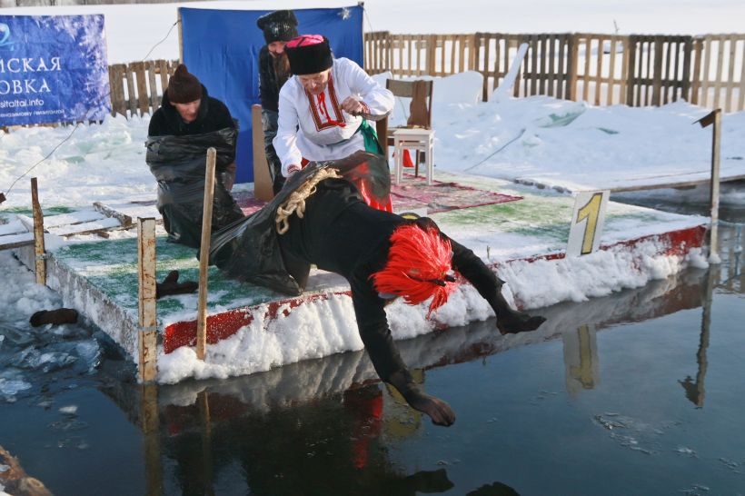 Барнаульские моржи отметили Рождество Фото:Олег Укладов