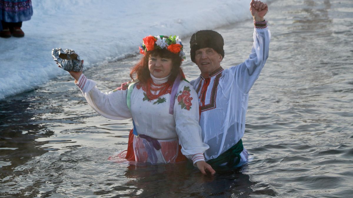 Барнаульские моржи отметили Рождество