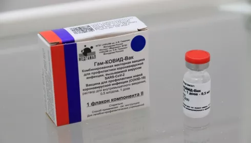 Вакцина от коронавируса не дала осложнений у жителей Алтайского края