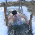 Опрос: 15% жителей Барнаула планируют купание на Крещение