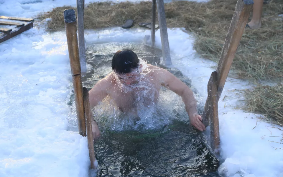 Опрос: 15% жителей Барнаула планируют купание на Крещение