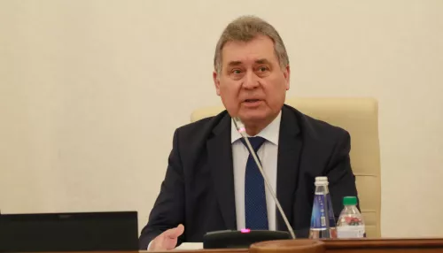 От 60 и выше. Главный алтайский депутат Романенко предложил активнее вакцинировать от ковида пожилых