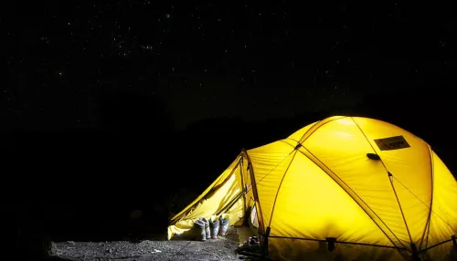 Трое сибиряков отравились угарным газом в палатке во время рыбалки