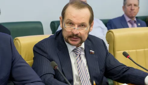 Алтайский сенатор Белоусов призвал по-новому оценить риски влияния продуктов с ГМО на здоровье человека