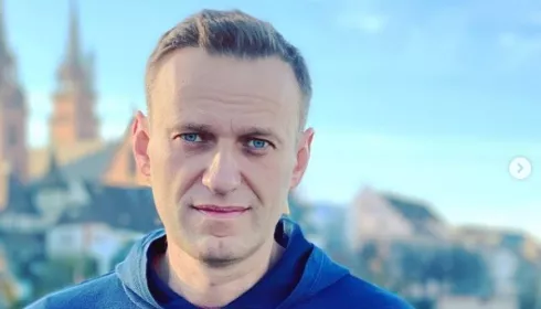 Суд назначил Алексею Навальному 2,8 года колонии общего режима. Напоминаем за что