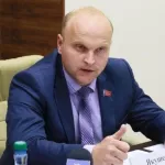«Благодаря «Единой России» страна развивается». Алтайский депутат ответил на критику за свою любовь к партии