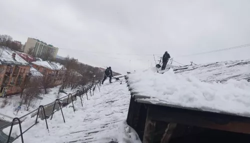 Часть крыши обрушилась в барнаульской пятиэтажке