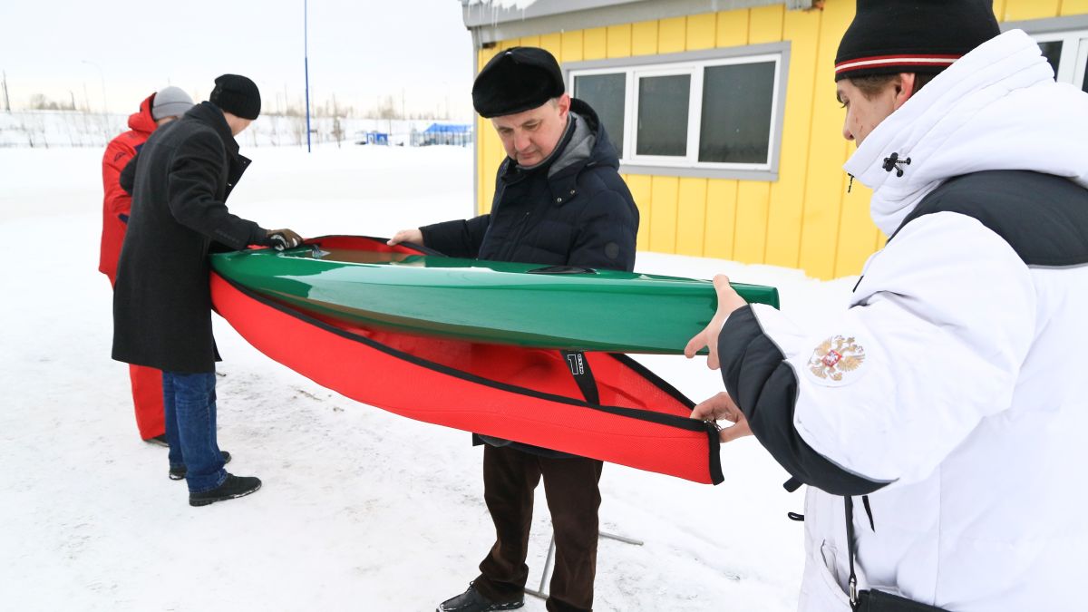 Первую партию лодок для Кубка мира по гребле на байдарках и каноэ доставили в Барнаул