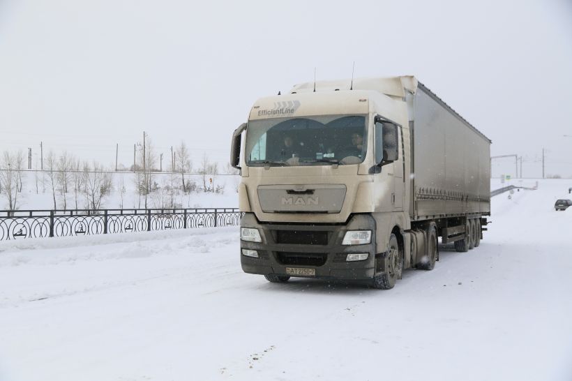 Первую партию лодок для Кубка мира по гребле на байдарках и каноэ доставили в Барнаул Фото:Олег Укладов