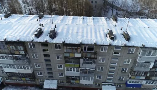 Крыши зданий в Барнауле проверили на скопления снега с помощью дрона