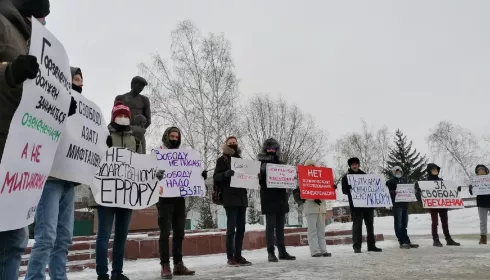 Алтайским коммунистам не дали провести анти-репрессивный митинг 23 февраля на площади Советов
